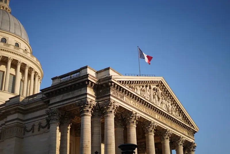 Monument, Paris